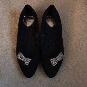 Women’s black flats